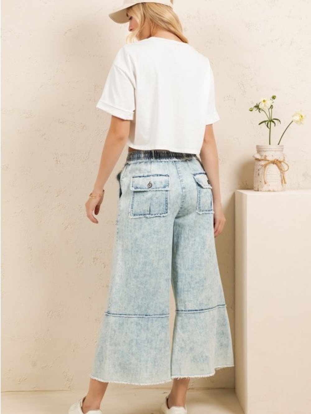Sage & Fig size Small Women’s Blue Mineral Wash Flare Wide Leg Crop Pants - Picture 3 of 10